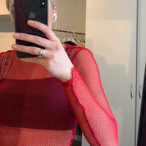 Röd Nättröja - Röd Nättröja från UO i fint skick, storlek xs❤️