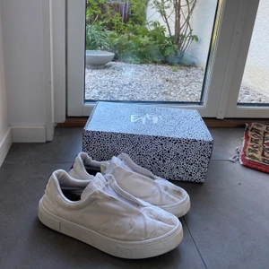 Eytys doja - Säljer mina eytys som jag fick förra året ( har därför inget kvitto). Köptes för 1300 säljs för 500. I begagnat skick. Köparen står för frakt. ( lägger ut igen pga oseriös köpare). Storlek 42 men passar även 41 och 43