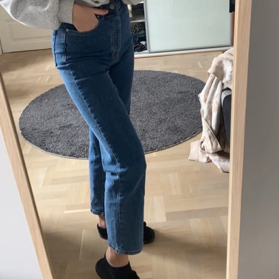 Knappt använda så i perfekt skick. Från NAKD! Jag har normalt S i jeans & är 170cm. Köparen står för frakten📦🚚 Ingen budgivning, den som köper först får dem<3. Jeans & Byxor.