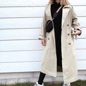 Säljer denna snygga trenchcoat från monki 🤎 använd fåtal gånger! 