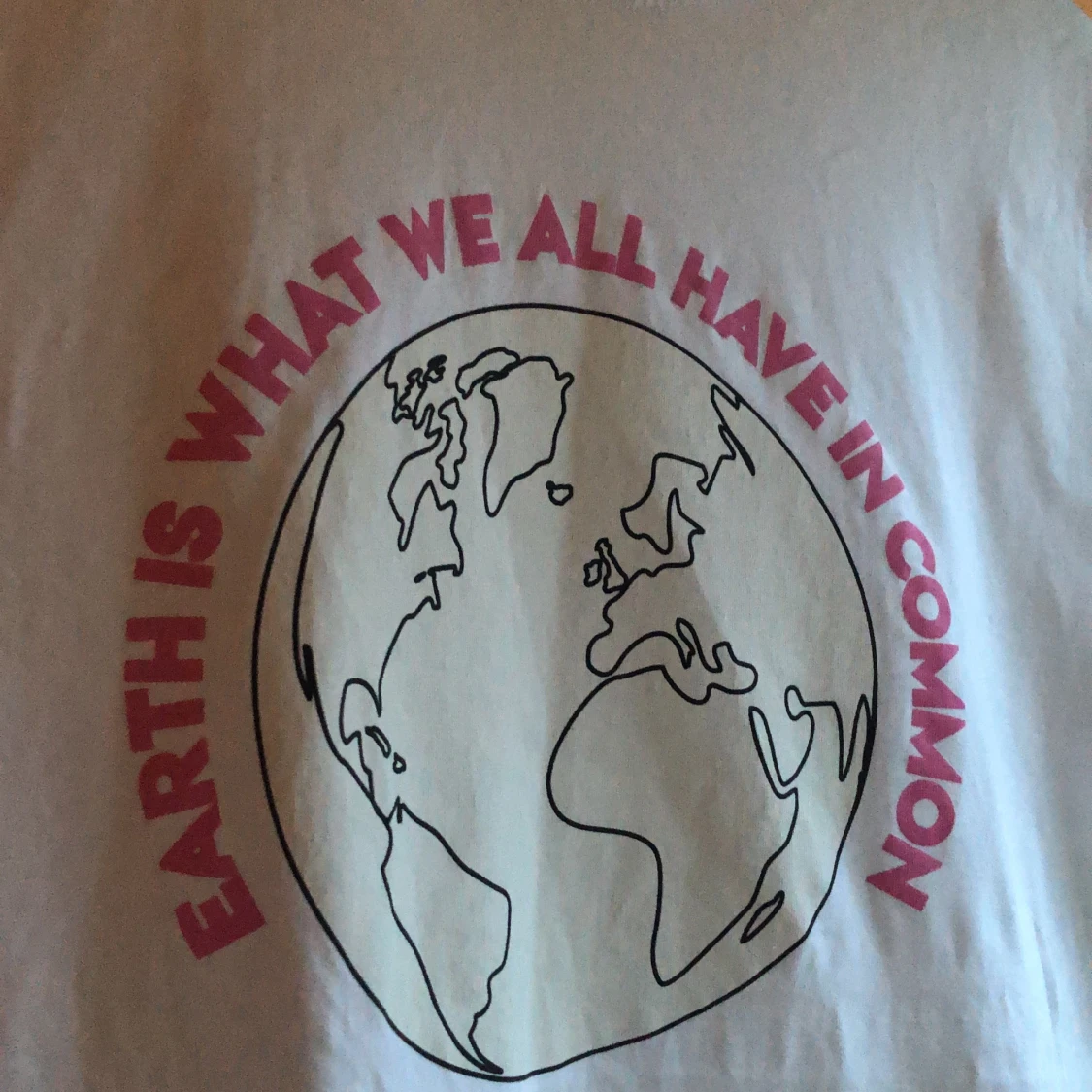 Vit t-shirt med tryck - 90