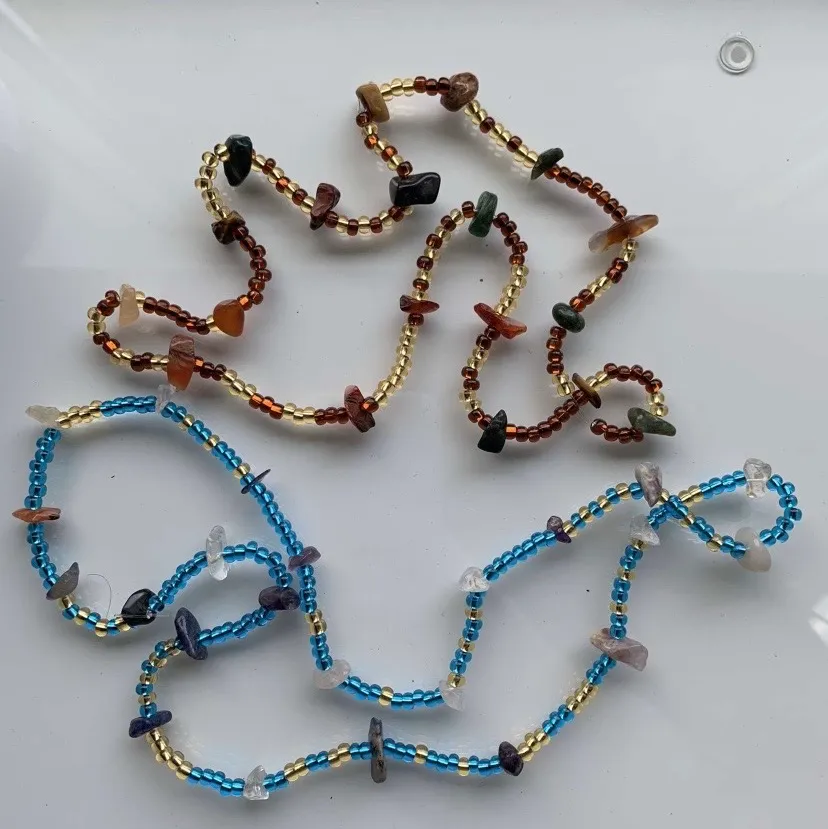 Fun beaded jewelry! Necklaces are 35kr, bracelets are 25kr, rings are 15kr and waistbands are 40kr (first picture). You can personalize the jewelry by choosing length, color, design and other requests! . Accessoarer.