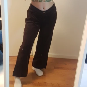 bruna manchester byxor - Dessa skitcoola manchester byxor skulle säga storlek 34 36. Köp direkt för 250 kroner