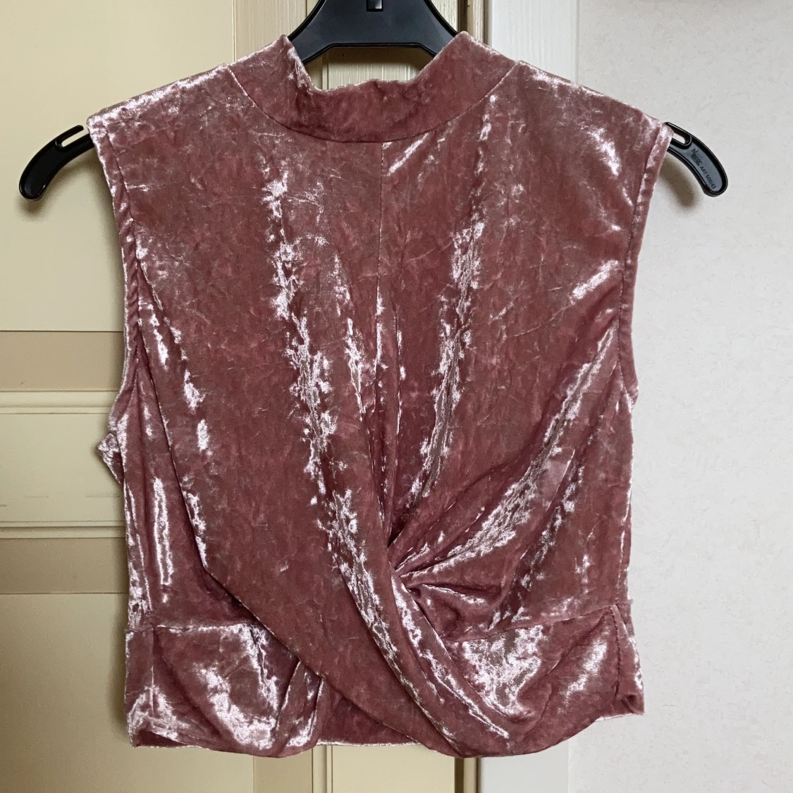 Kortärmad rosa polo i velour