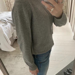 Soft goat hoodie, strl s - Skön, snygg, och i bra skick! Kashmir hoodie köpt för 2095kr💕