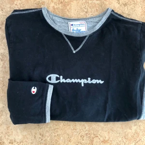 Långärmad t-shirt  - Långärmad t-shirt märke champion :) storlek Small.