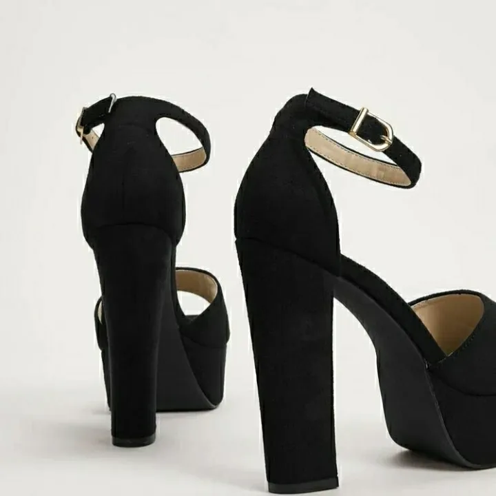 High heels with ankle strap from SheIn, havent been worn only tried on. Not my taste after all.. Skor.