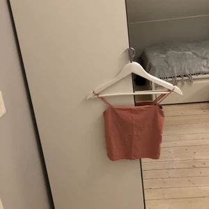 Rosa linne - Rosa Gina tricot linne i gott skick! Hör av er vid frågor!