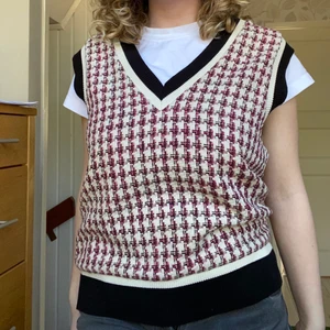 Zara väst - Väst från zara som inte längre används. Storleken är XS men passformen är oversize.