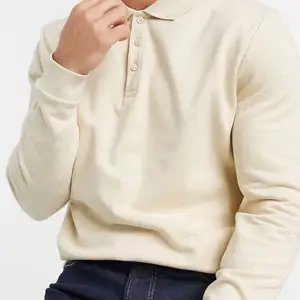 Säljer denna ursnygga sweatshirt med en cool krage från ASOS som går att styla ballt. Den är näst intill oanvänd. Detta är en Herr strl L men är väldigt liten i storleken så passar kvinna strl S/M🦋😊 Buda i kommentarerna vid intresse!!