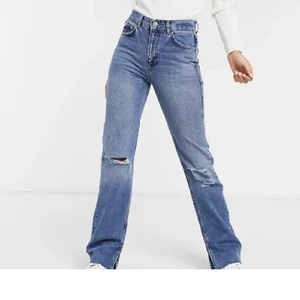 Jeans - Jeans ifrån pull&pear i storlek 36. Dom är lite långa för mig som är 172cm. Bara använda 1 gång (bra skick)!! Frakt tillkommer.