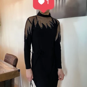 Klänning i storlek S/M - Super snygg och oanvänd svartklänning i storlek S som kan passa M också.