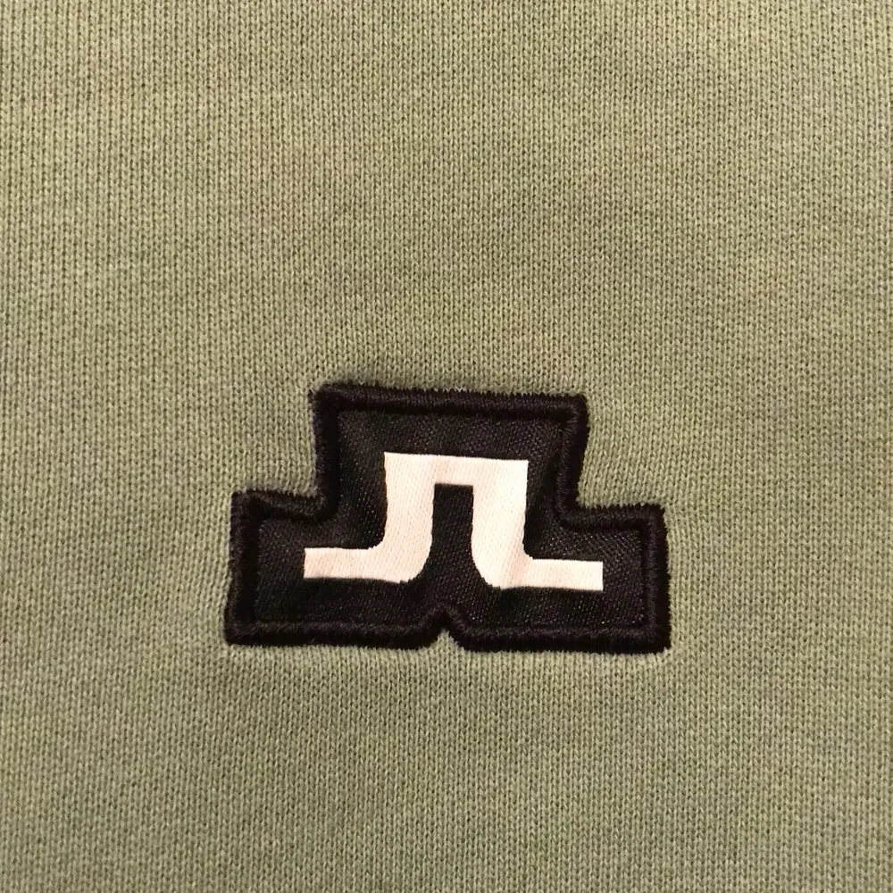 J.Lindeberg Sweatshirt i storlek S men passar S/M. Väldigt lite använd och riktigt schysst tröja!. Tröjor & Koftor.