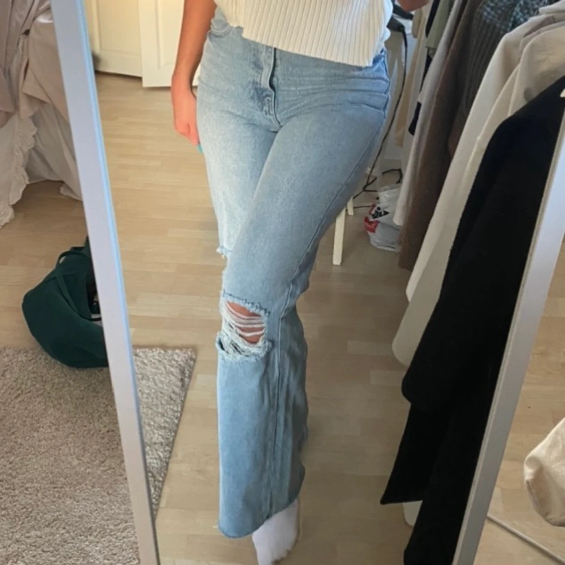 Supersnygga jeans med slitning  - 90