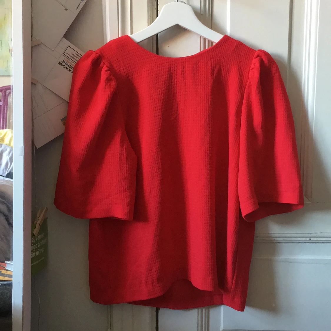 Söt topp med puffärmar