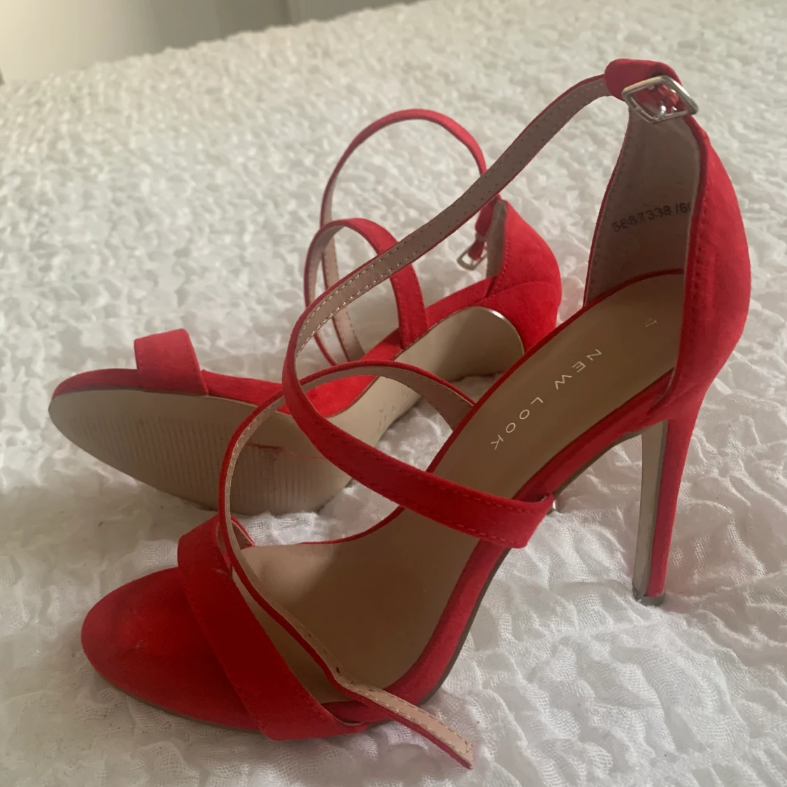 Röda eleganta klackar