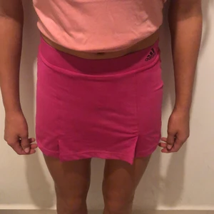 Tenniskjol - Rosa adidas tenniskjol