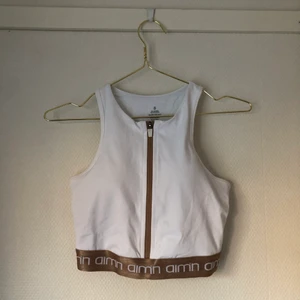 Aimn crop top Small - Oanvänd top från Aimn med dragkedja framtill. Storlek Small 