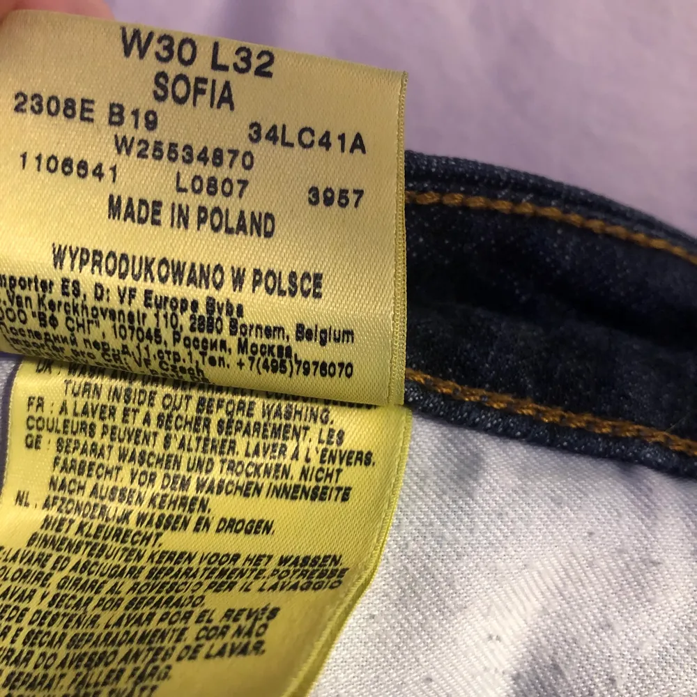 Lågmidjade Jeans från Wrangler. Vet inte storleken men S/M. 150kr + Frakt. . Jeans & Byxor.