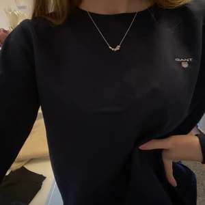 Gant sweatshirt - Gant sweatshirt i marinblå, storlek ”170 cm, 15 years”, passar XXS-S. Väldigt bra skick!