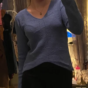 Stickad blå tröja - Skit mysig stickad tröja i färgen blå:)