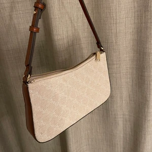 söt axelväska - Från mango, aldrig använd 