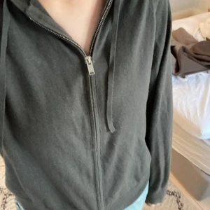 Kashmir hoodie - Kashmir hoodie från hm som jag köpte förra året. Den är använd men i bra skick 