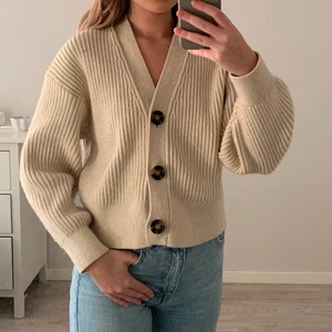 Beige stickat tröja - Beige stickad tröja från HM, i bra skick!