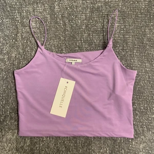 Ljuslila topp - Säljer denna ljuslila topp/linne från chiquelle. Endast testad och lappen är kvar. Storlek L men passar bra på mig som har medium. Köparen står för frakten❣️