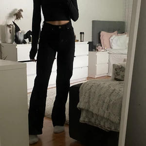 Madlady jeans  - Ett par jeans ifrån madlady. I bra sick, dock så är de lite urtvättade. Säljer för 150kr+66kr frakt 