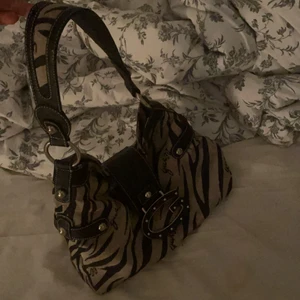 Väska - Väska från guess