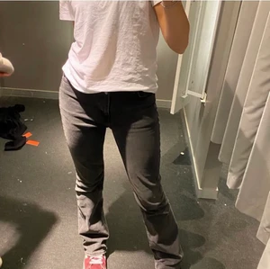 Jeans  - Ett par super snygga low waist boot cut jeans!💕 