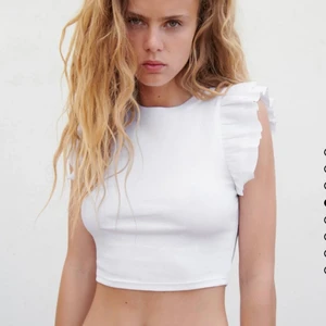 Trendig topp från zara - Superfin topp från zara som jag tyvärr ingen användning av den längre⚡️frakten ingår ej