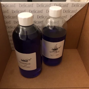 Akrylvätska - Säljer en oanvänd och en lite använd akrylvätska. Köpt för 400:-. Om ingen köper så slängs det!