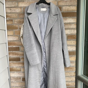 Kappa - Grå kappa från Nelly i storlek 36, andrig använd. 