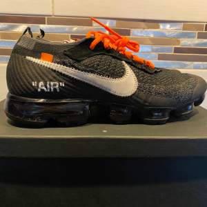 Nike x off white vapormax från 2017 kommer med alla olika skosnören+replacement box, 1:1