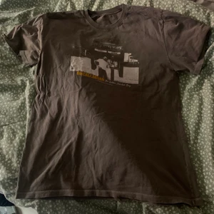 T-shirt ifrån brandy melville  - Hej! säljer denna t-shirt ifrån brandy melville som jag köpte för någon månad sedan. Jag säljer den för jag använder den inte riktigt. :)