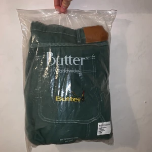 Baggy butter jeans - köpte dessa nypris 1200 kr!!!! Har tagen kvar och dom ligger i ny påsen!! Ett 90 tals märke