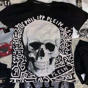 PP T-SHIRTS  - HELT NYA PP T-SHIRTS I OLIKA MODELLER SKRIV MEDDELANDE FÖR MER PLAGG