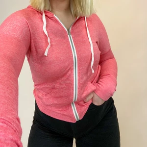 Rosa Hollister Kofta storlek XS - Rosa Hollister kofta i storlek XS. Mjuk och mysig. 