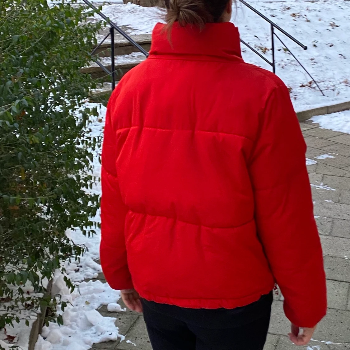 Röd puffer jacka  - 91