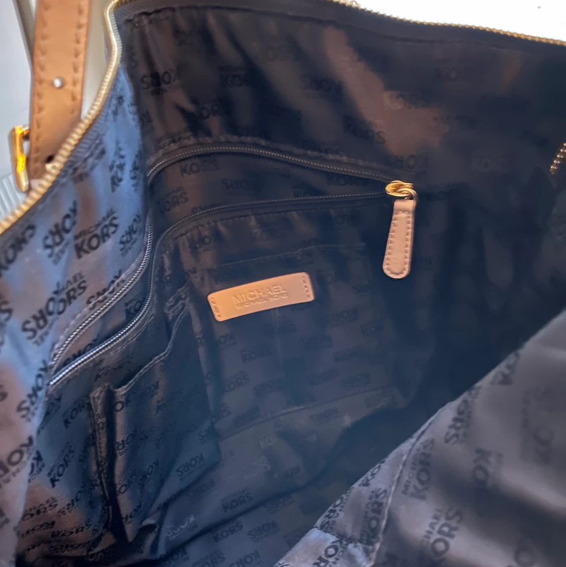 Svart snygg Michaelkors väska! - 91