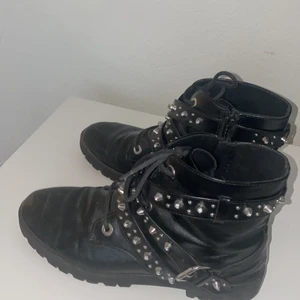 Zara boots - Snygga boots från Zara. Storlek 39. Lite skavda💞
