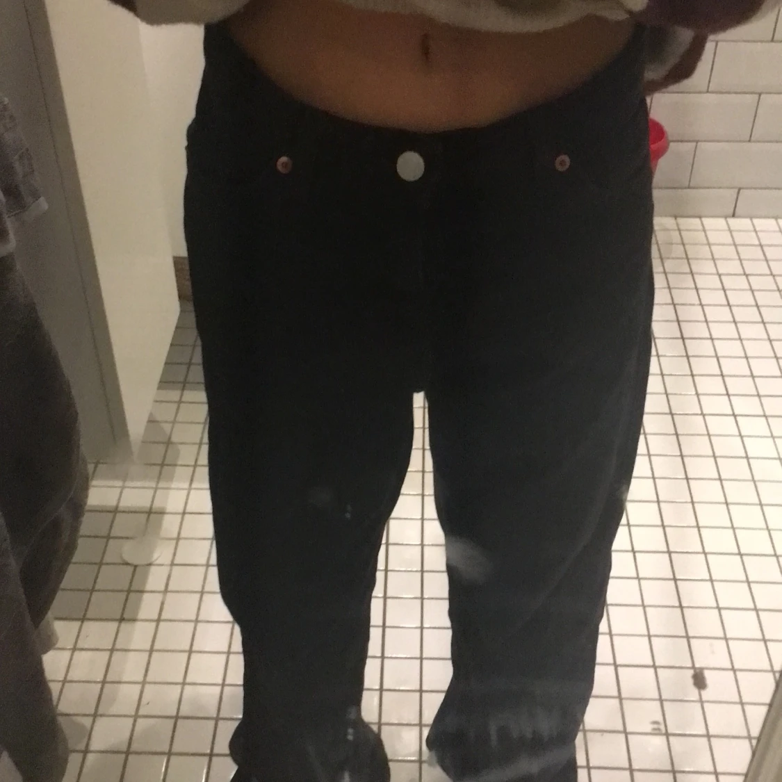 Ett par monky jeans 