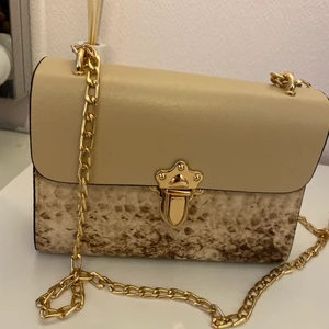 fin oanvänd väska  - aldrig använt, ligger bara o tar plats