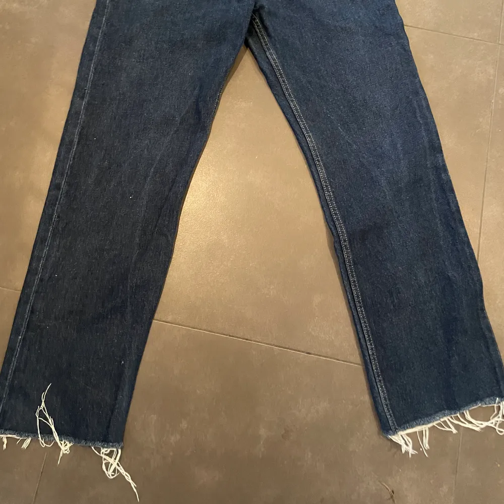 Tja, säljer nu mina gamla vans jeans. Använda endast några gånger, dom är avklippta då dom var alldeles för långa, storlek 32 x 32.⚡️⚡️. Jeans & Byxor.