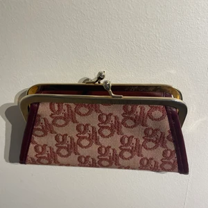 Vintage plånbok - En super fin vintage plånbok fyndad secondhand🤌🏻inga defekter och är i VÄLDIGT bra skicka