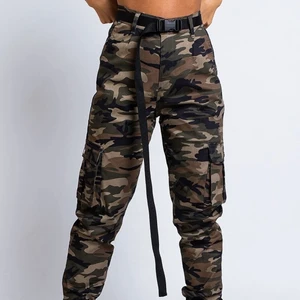 Snygga militär camouflage byxor - Använder aldrig dessa snygga byxor längre. Haft dom i 2 år men bara använt cirka 10 gånger. Dom är stretchiga och sitter som en smäck! Från madlady 