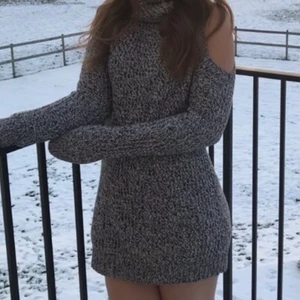 stickad hollister klänning - Använd ett par ggr. Jag är 170 för referens