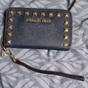 Plånbok - Michael kors plånbok, ca 1 år gammal, knappt använd. 